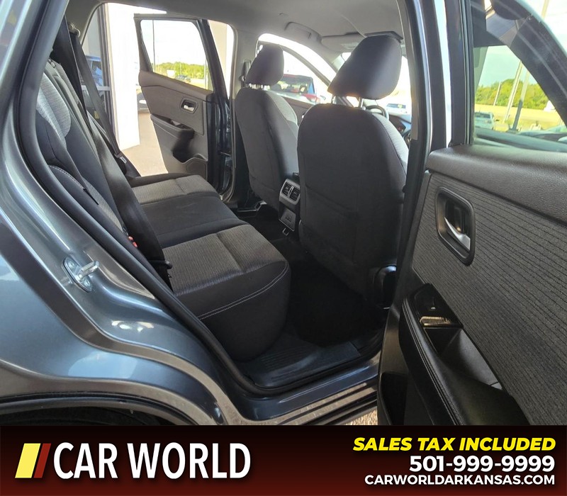Nissan Rogue Vehicle Full-screen Gallery Image 12
