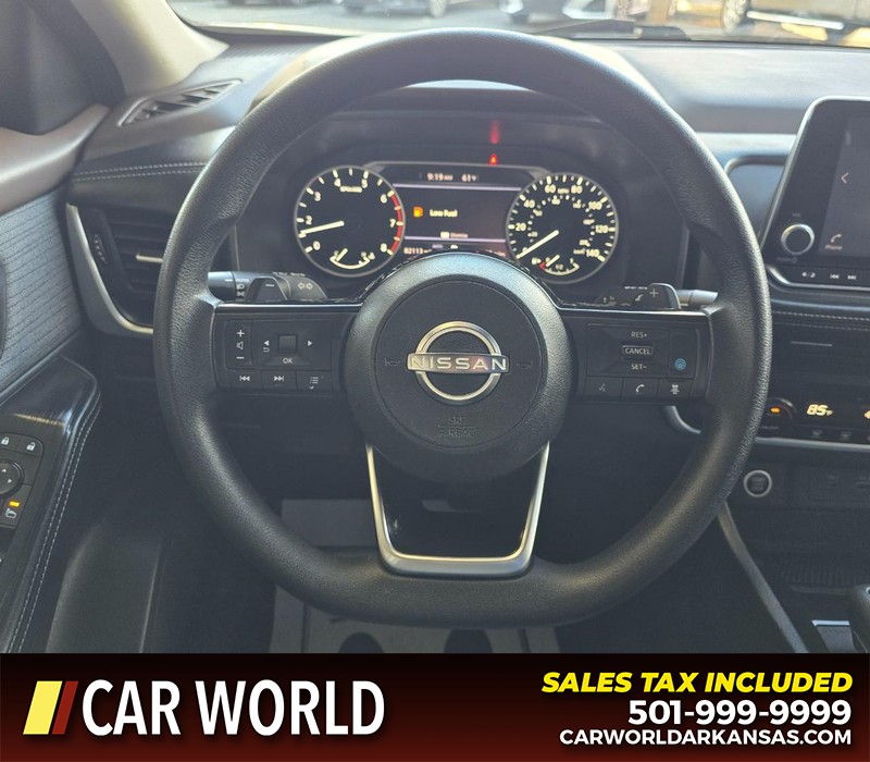 Nissan Rogue Vehicle Full-screen Gallery Image 15