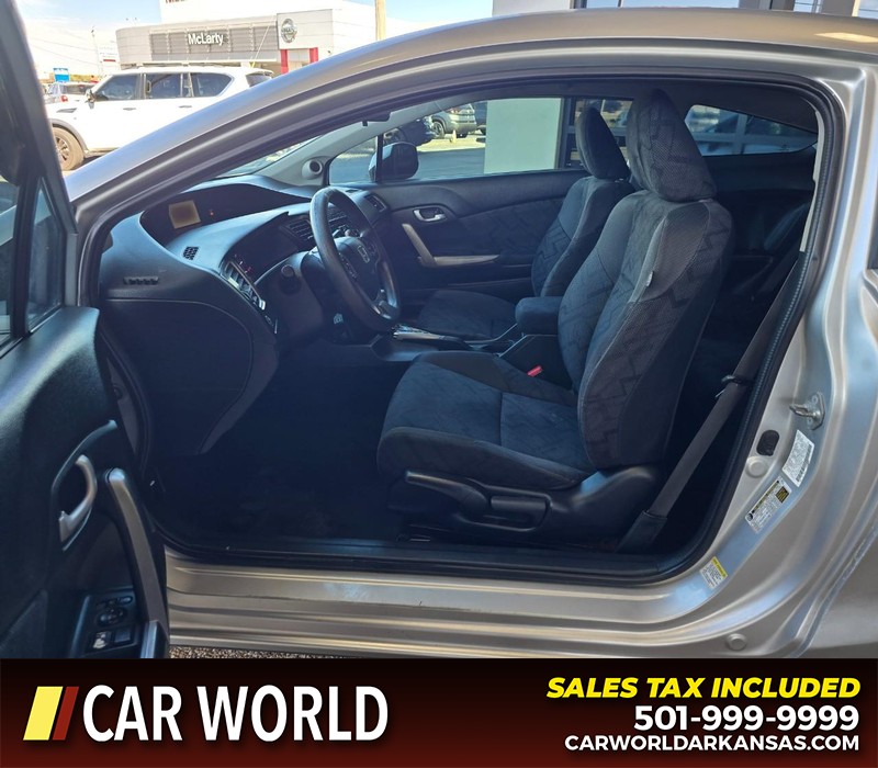 Honda Civic Coupe Vehicle Full-screen Gallery Image 8