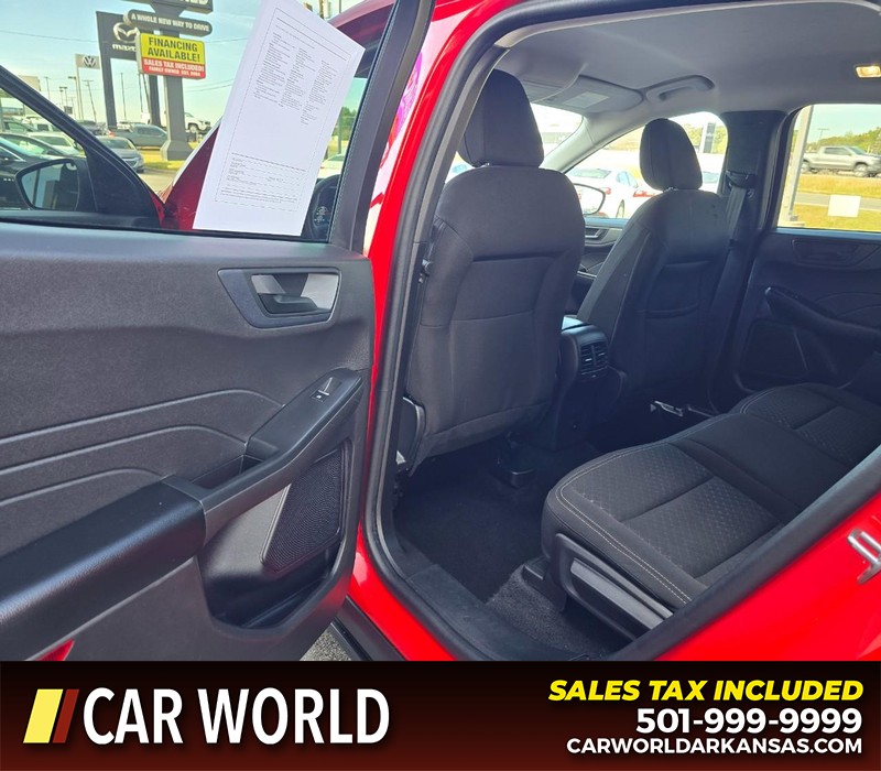 Ford Escape Vehicle Full-screen Gallery Image 9