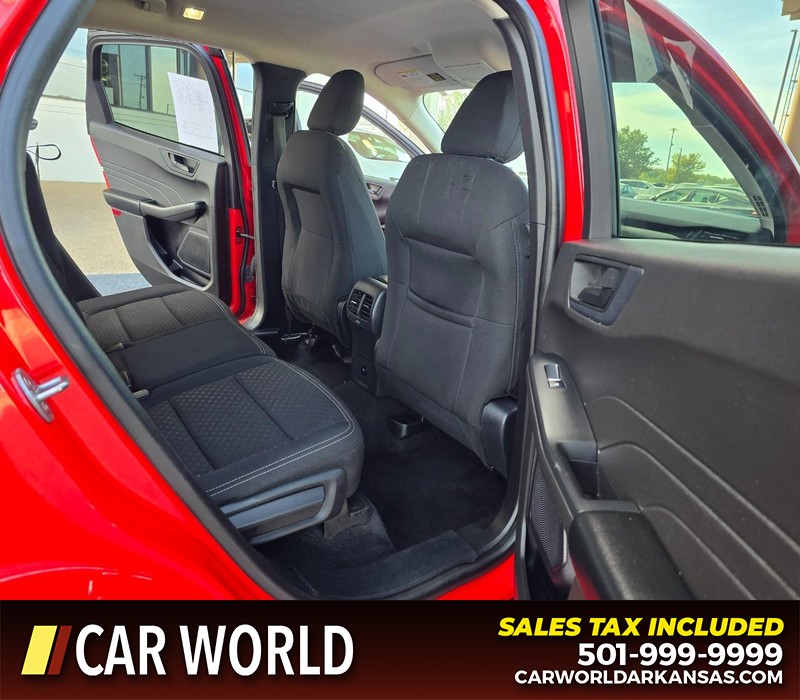 Ford Escape Vehicle Full-screen Gallery Image 12
