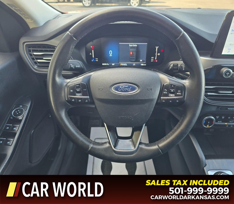 Ford Escape Vehicle Full-screen Gallery Image 15