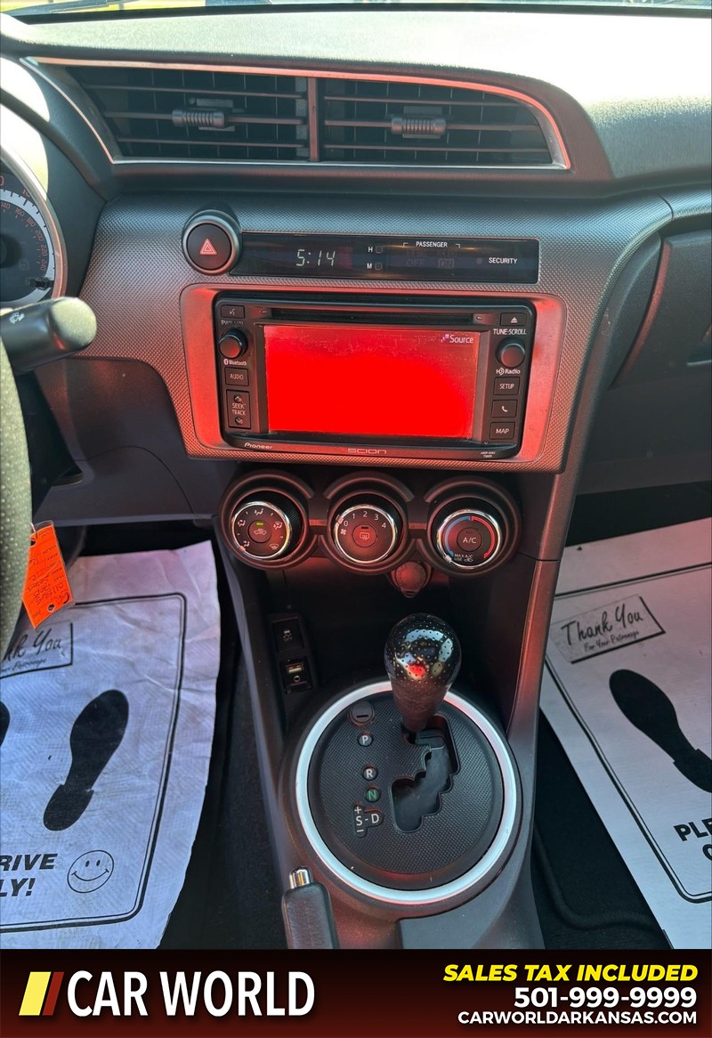 Scion tC Vehicle Full-screen Gallery Image 15