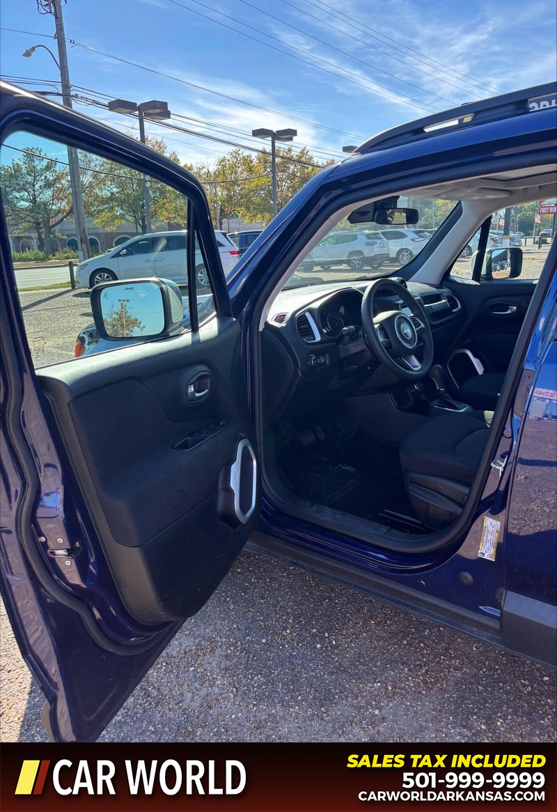 Jeep Renegade Vehicle Full-screen Gallery Image 12