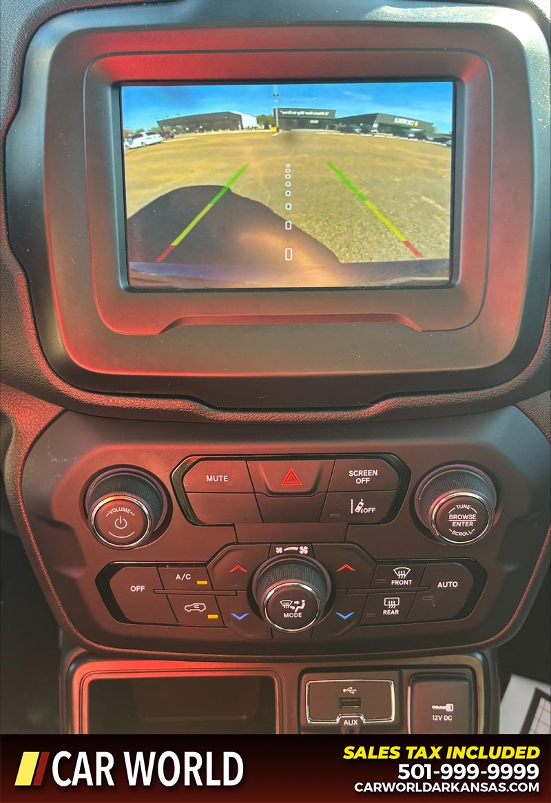 Jeep Renegade Vehicle Full-screen Gallery Image 18