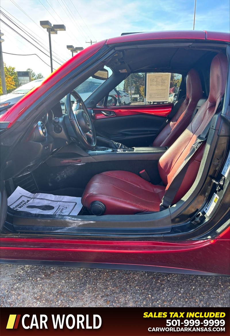 Mazda MX-5 Miata RF Vehicle Full-screen Gallery Image 11