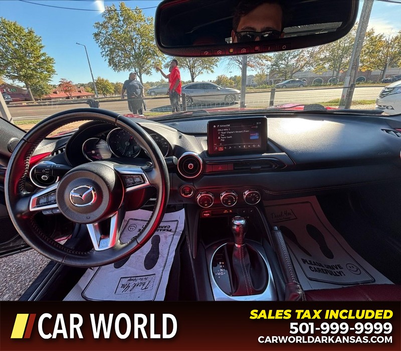 Mazda MX-5 Miata RF Vehicle Full-screen Gallery Image 12