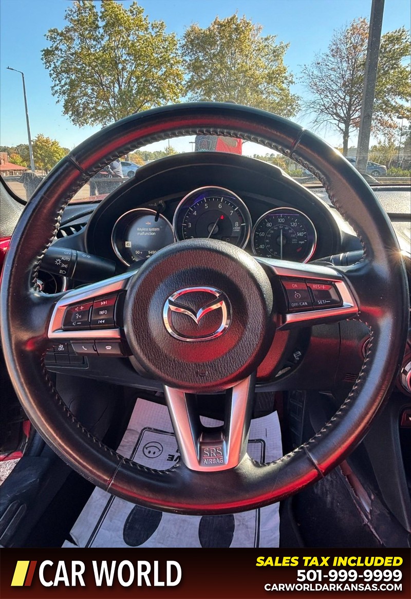 Mazda MX-5 Miata RF Vehicle Full-screen Gallery Image 15