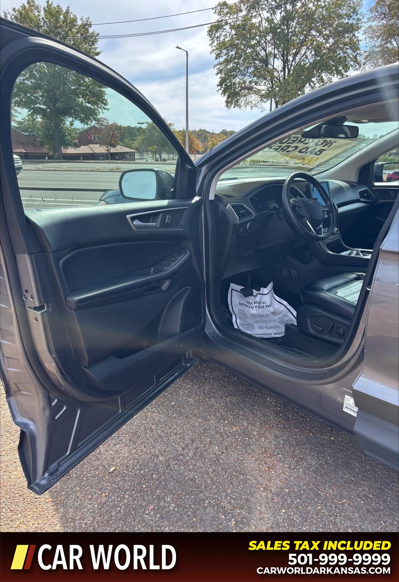 Ford Edge Vehicle Full-screen Gallery Image 12