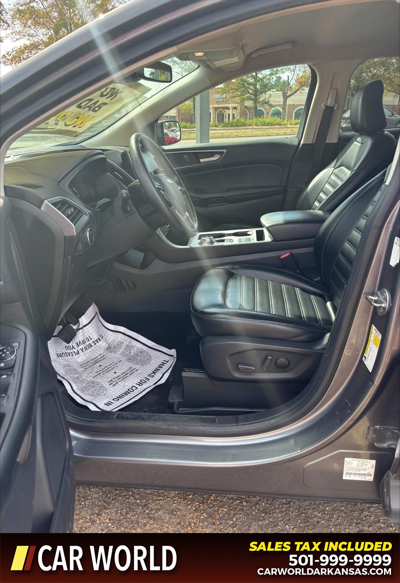 Ford Edge Vehicle Full-screen Gallery Image 13