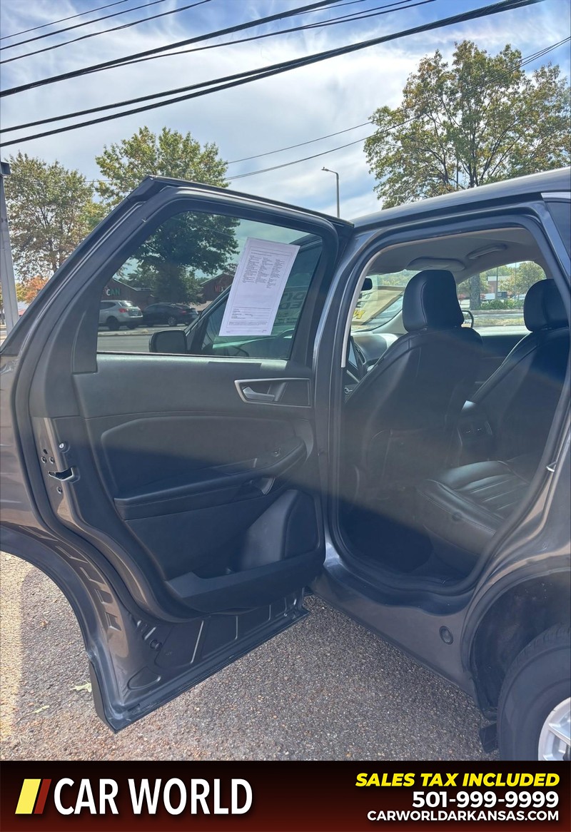Ford Edge Vehicle Full-screen Gallery Image 14
