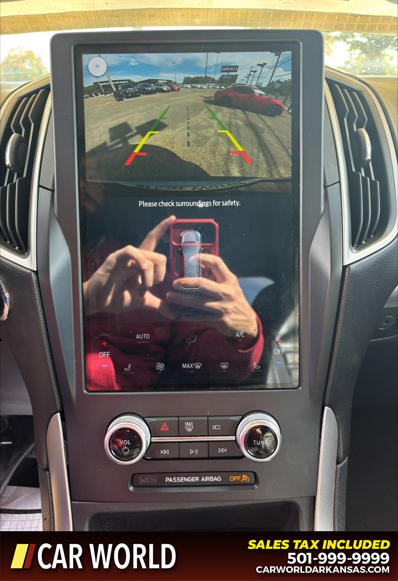 Ford Edge Vehicle Full-screen Gallery Image 18