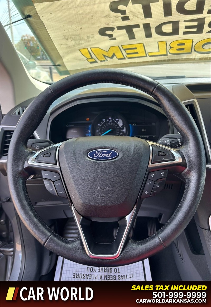 Ford Edge Vehicle Full-screen Gallery Image 19