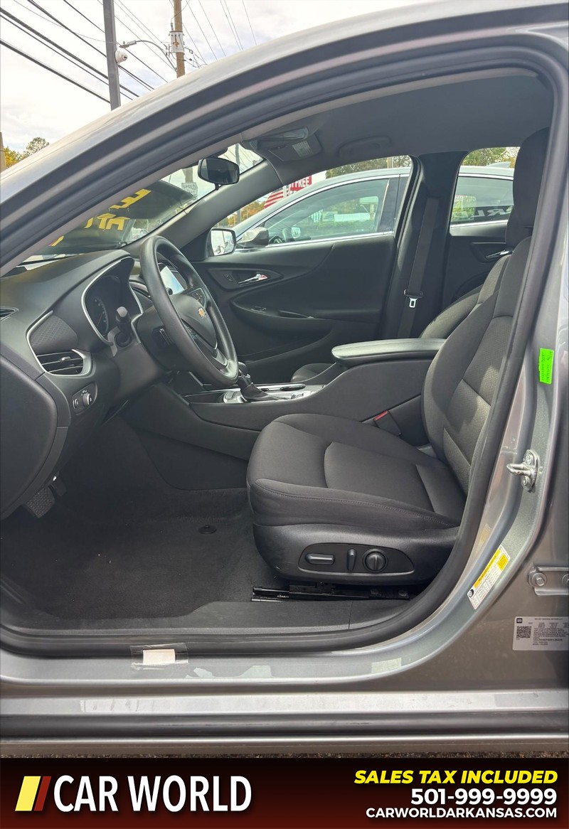 Chevrolet Malibu Vehicle Full-screen Gallery Image 13