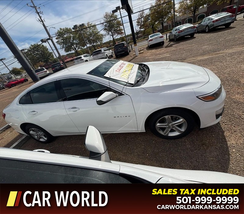 Chevrolet Malibu Vehicle Full-screen Gallery Image 2