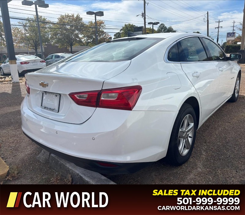 Chevrolet Malibu Vehicle Full-screen Gallery Image 3