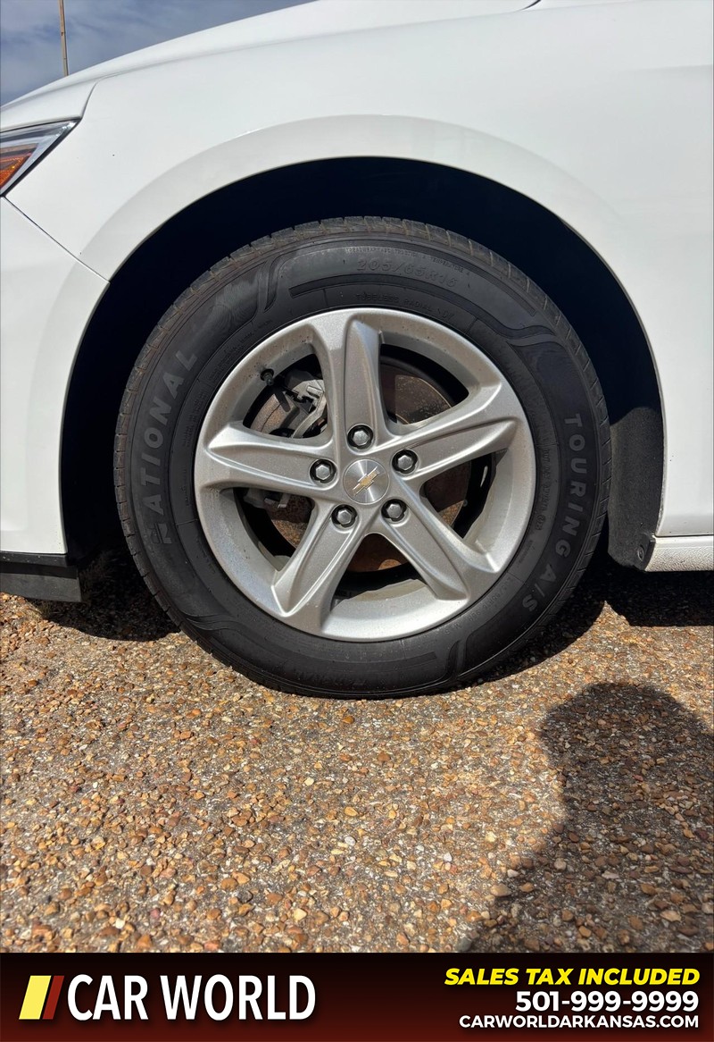 Chevrolet Malibu Vehicle Full-screen Gallery Image 9