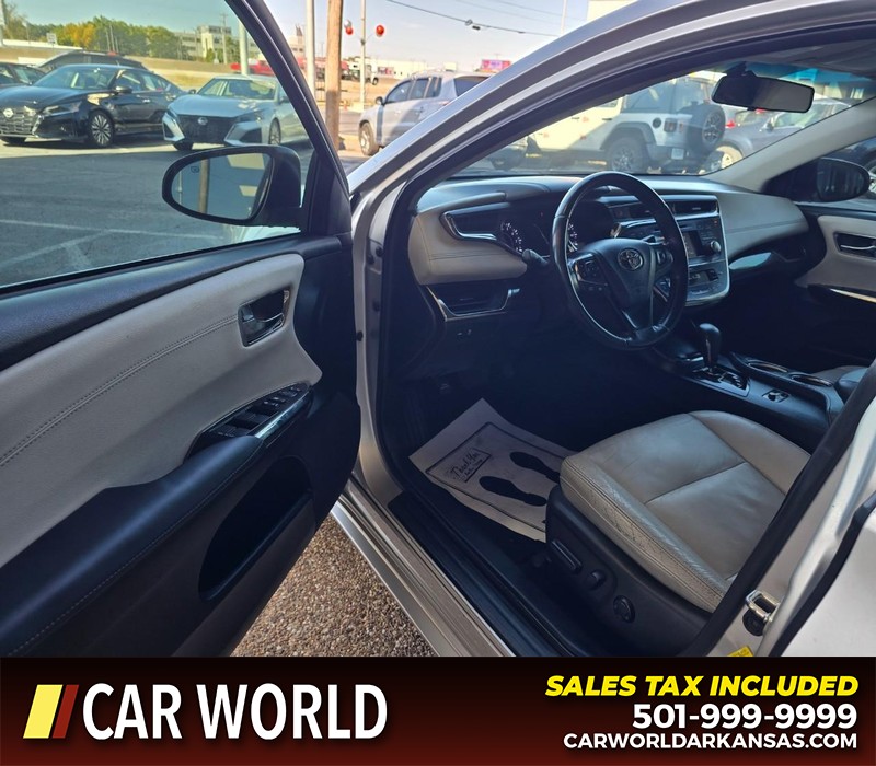 Toyota Avalon Vehicle Full-screen Gallery Image 7