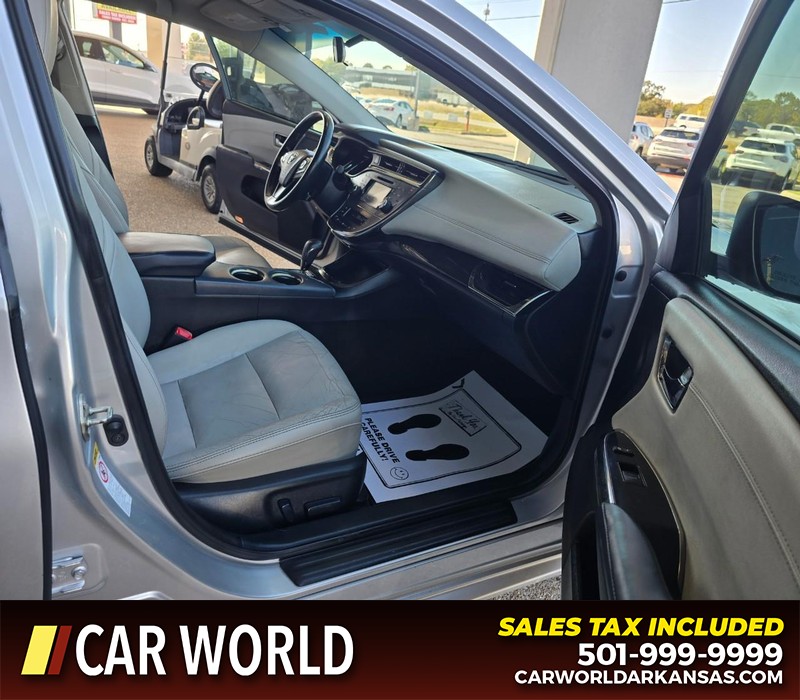 Toyota Avalon Vehicle Full-screen Gallery Image 11