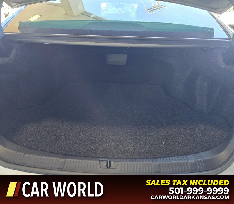 Toyota Avalon Vehicle Full-screen Gallery Image 13