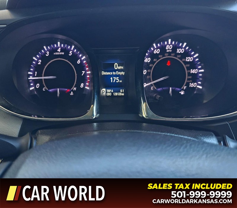 Toyota Avalon Vehicle Full-screen Gallery Image 16
