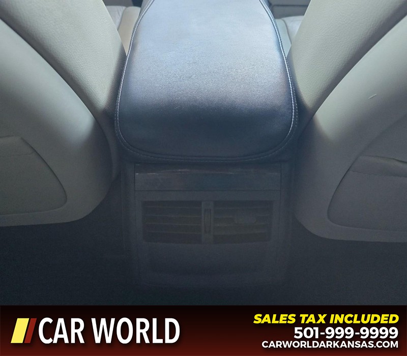 Toyota Avalon Vehicle Full-screen Gallery Image 19