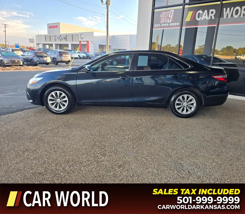 Toyota Camry Vehicle Full-screen Gallery Image 4