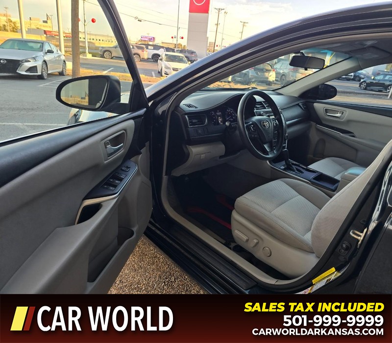 Toyota Camry Vehicle Full-screen Gallery Image 7