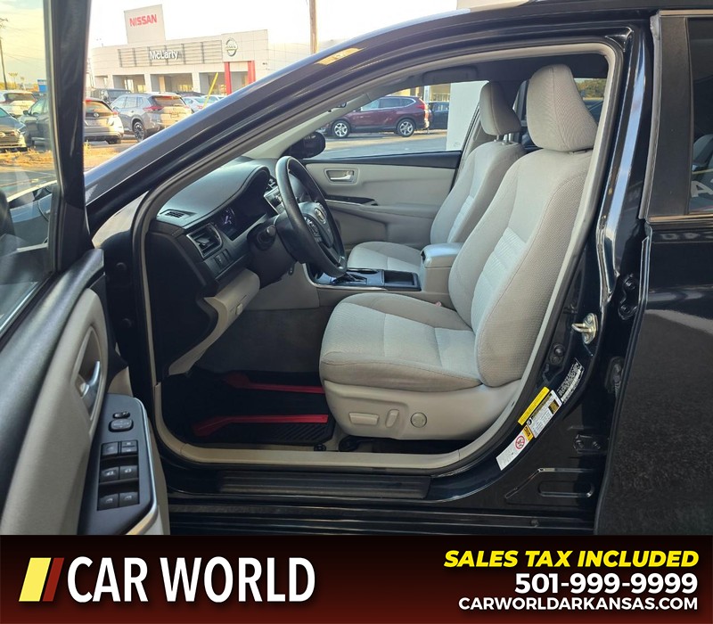 Toyota Camry Vehicle Full-screen Gallery Image 8