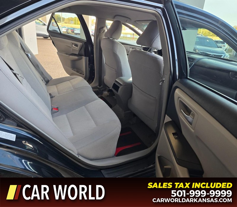 Toyota Camry Vehicle Full-screen Gallery Image 12