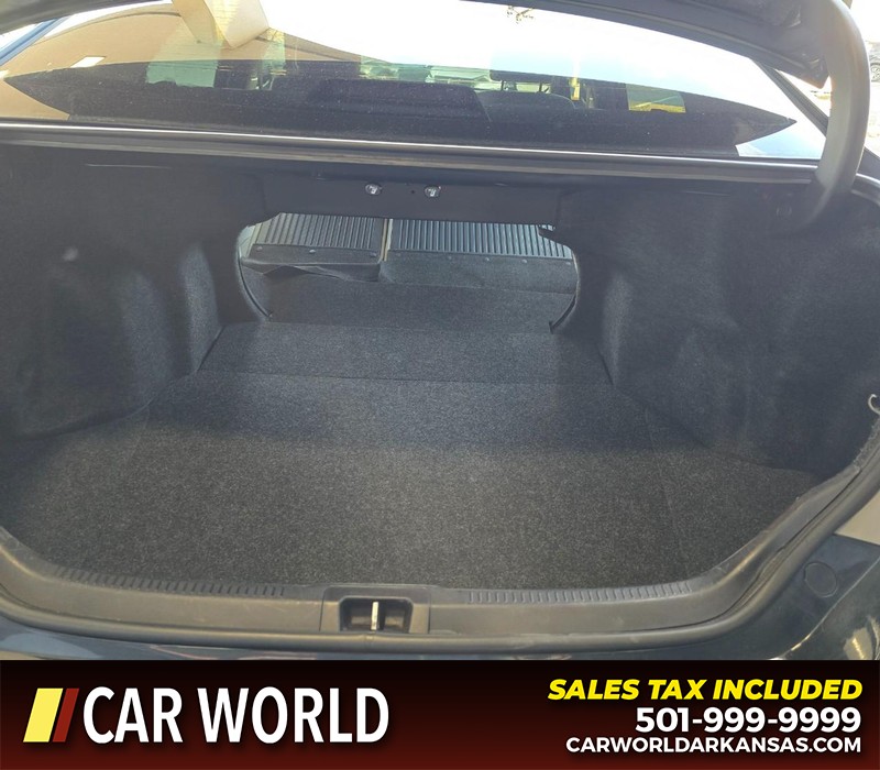 Toyota Camry Vehicle Full-screen Gallery Image 14