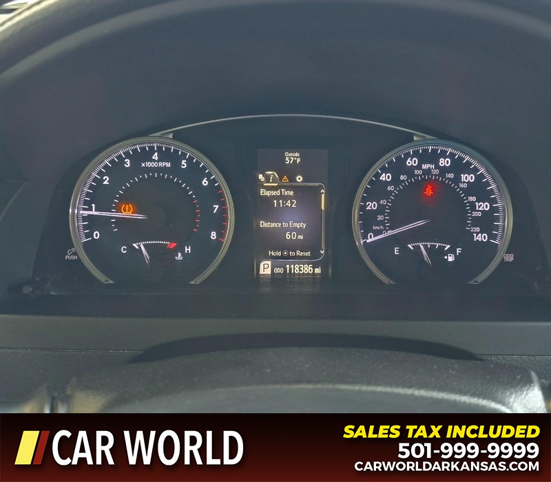 Toyota Camry Vehicle Full-screen Gallery Image 17