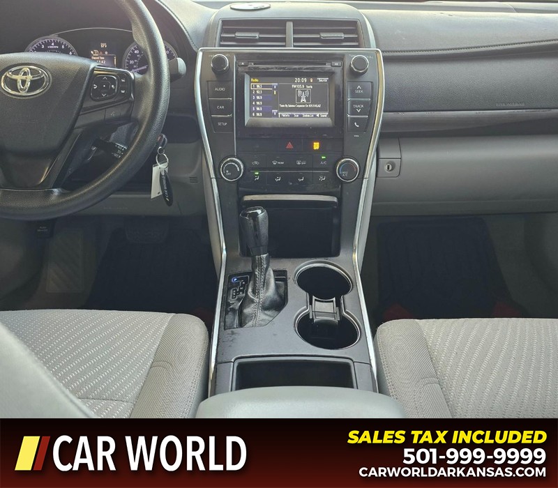 Toyota Camry Vehicle Full-screen Gallery Image 18