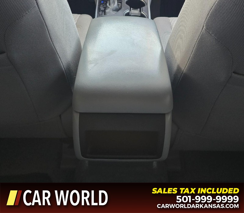 Toyota Camry Vehicle Full-screen Gallery Image 19