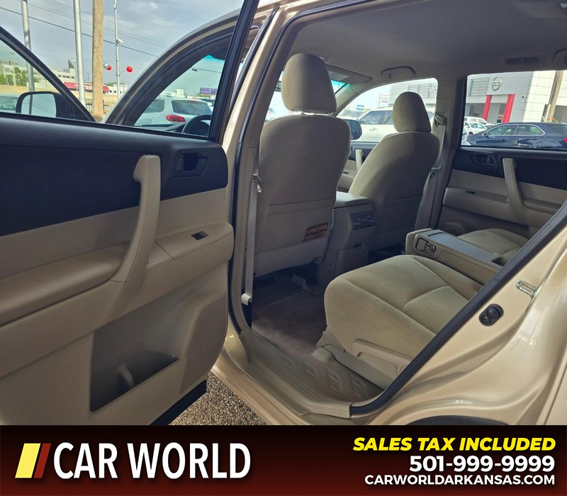 Toyota Highlander Vehicle Full-screen Gallery Image 9