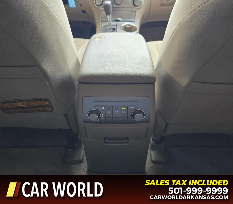 Toyota Highlander Vehicle Full-screen Gallery Image 22