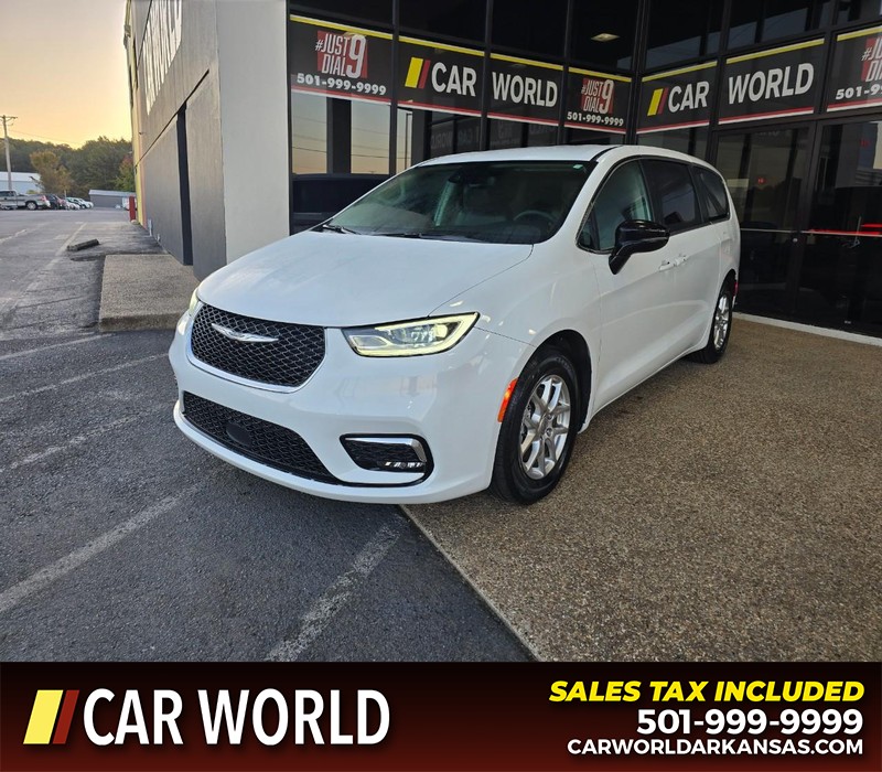 Chrysler Pacifica Vehicle Full-screen Gallery Image 3