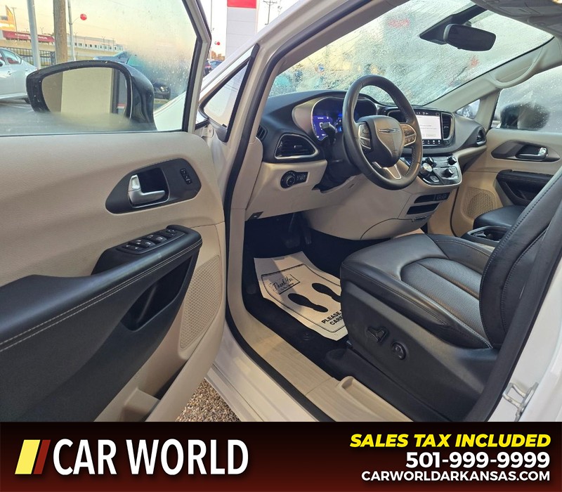 Chrysler Pacifica Vehicle Full-screen Gallery Image 7