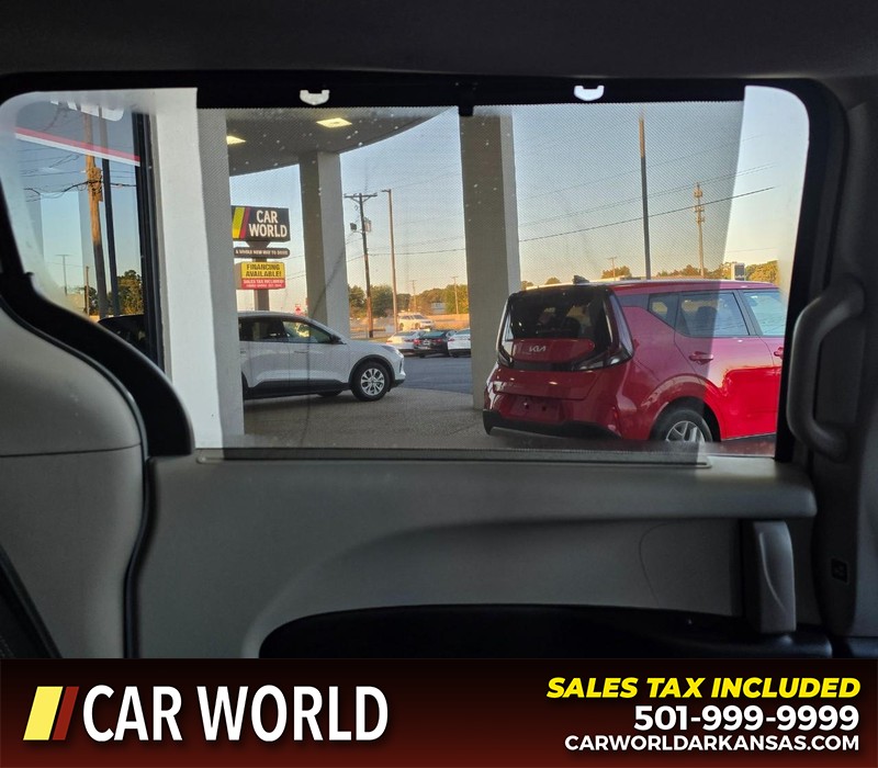 Chrysler Pacifica Vehicle Full-screen Gallery Image 10