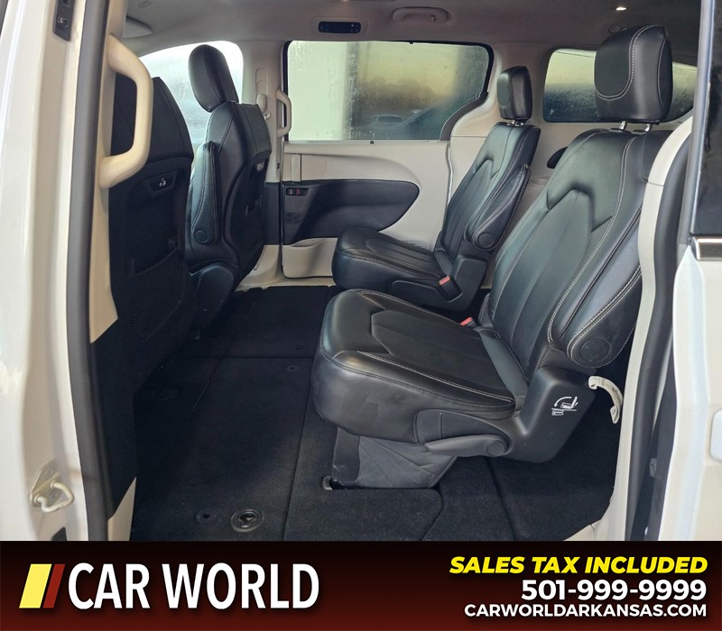 Chrysler Pacifica Vehicle Full-screen Gallery Image 11
