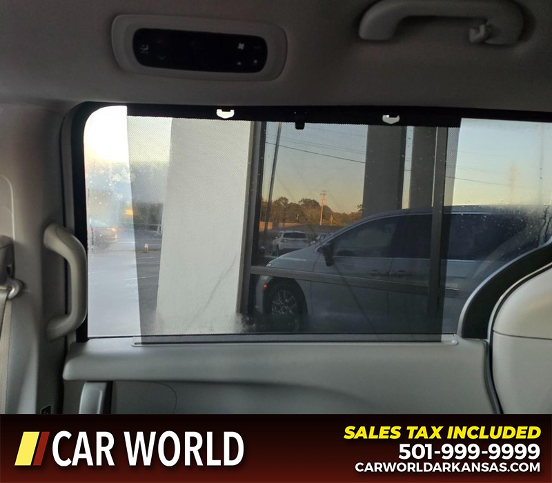 Chrysler Pacifica Vehicle Full-screen Gallery Image 15