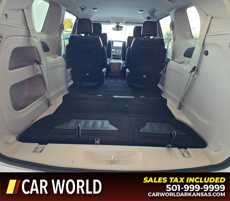 Chrysler Pacifica Vehicle Full-screen Gallery Image 19