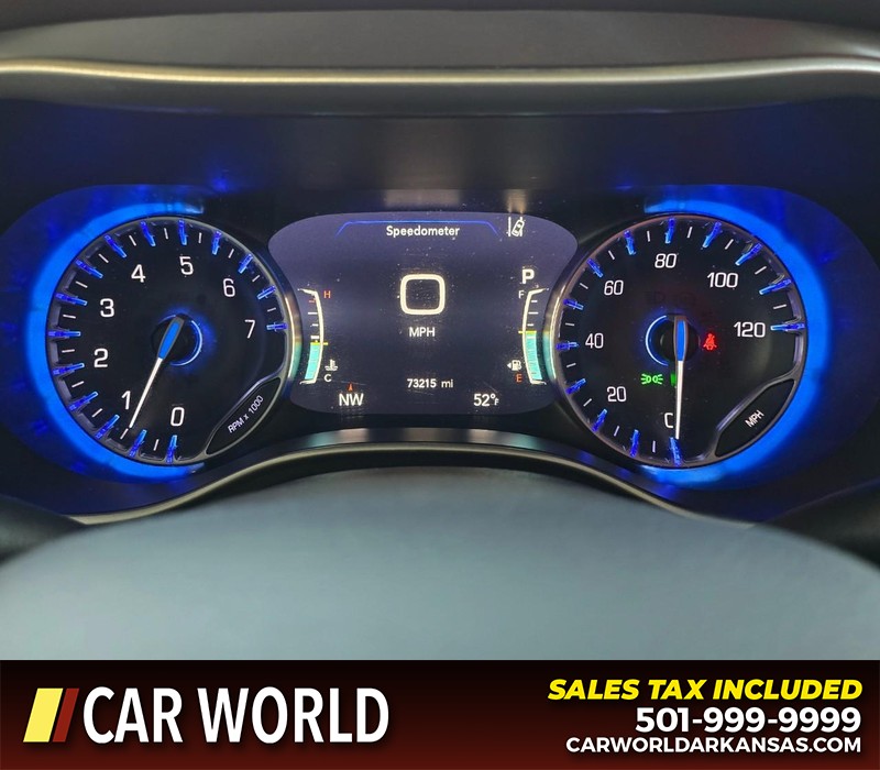 Chrysler Pacifica Vehicle Full-screen Gallery Image 23