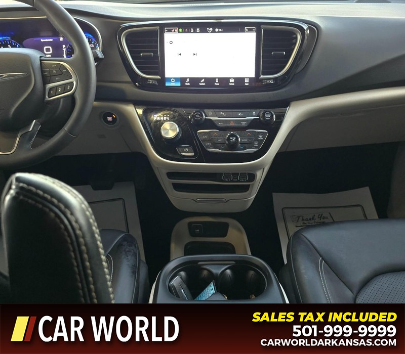 Chrysler Pacifica Vehicle Full-screen Gallery Image 24