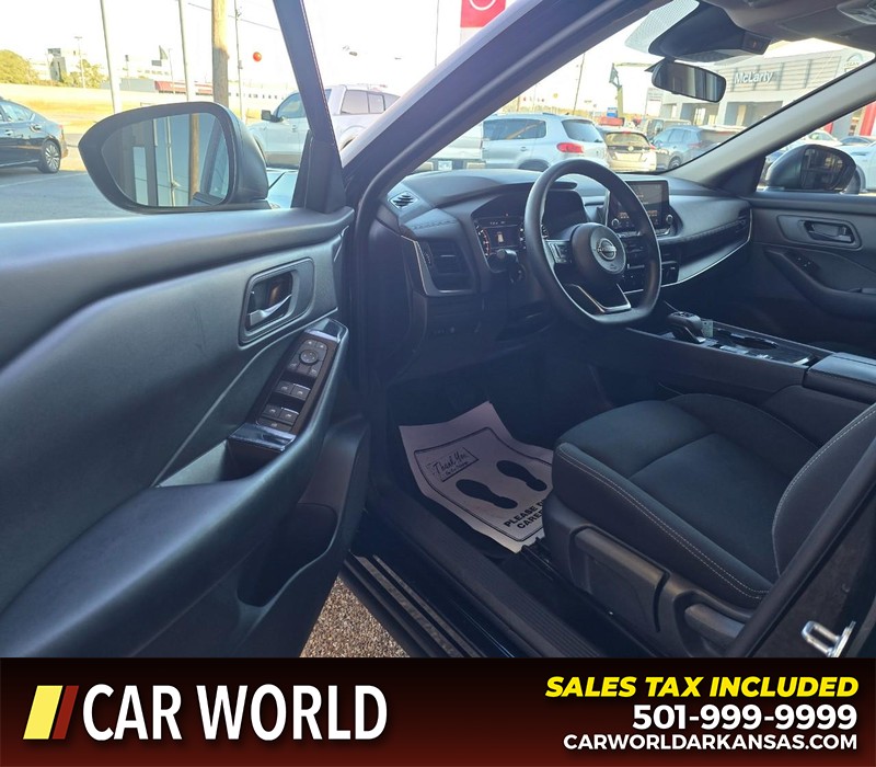 Nissan Rogue Vehicle Full-screen Gallery Image 7