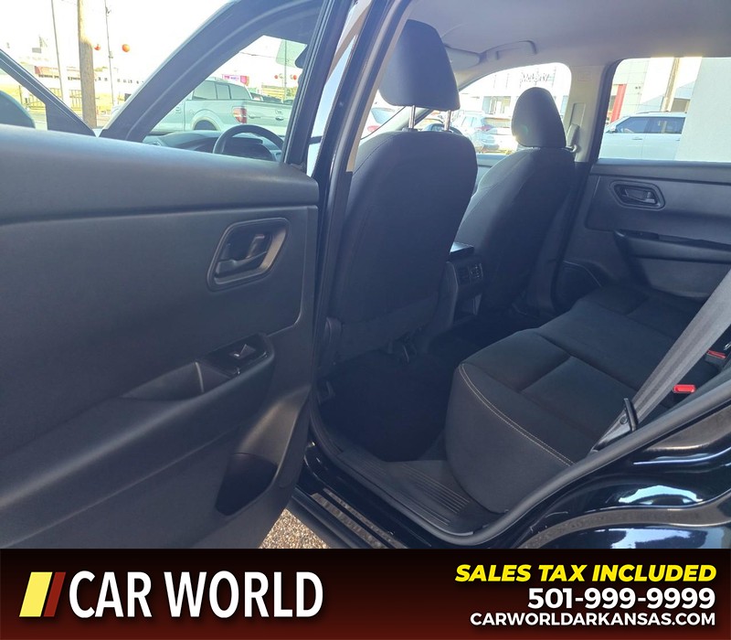 Nissan Rogue Vehicle Full-screen Gallery Image 9