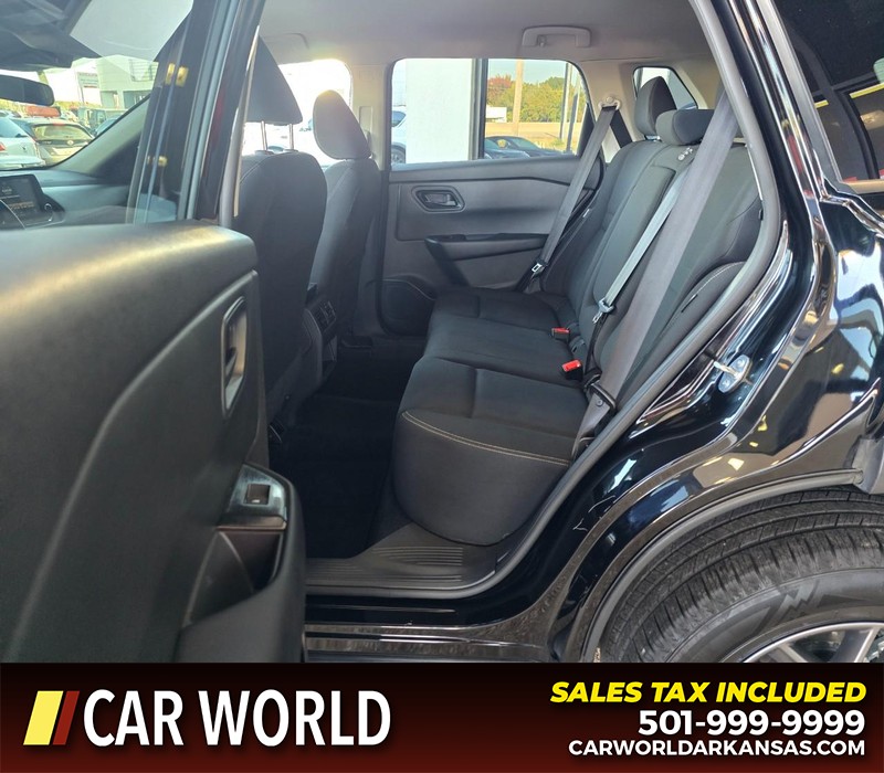 Nissan Rogue Vehicle Full-screen Gallery Image 10