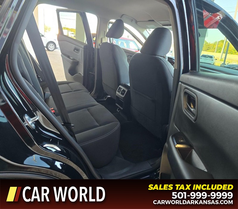 Nissan Rogue Vehicle Full-screen Gallery Image 12