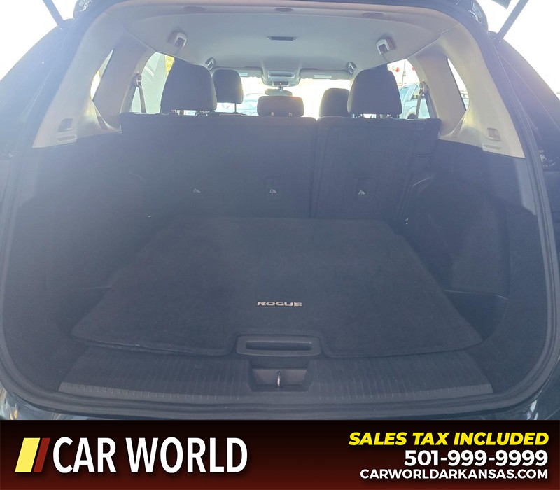 Nissan Rogue Vehicle Full-screen Gallery Image 13