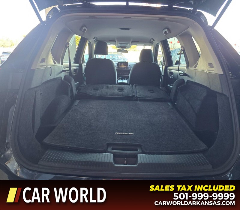 Nissan Rogue Vehicle Full-screen Gallery Image 14
